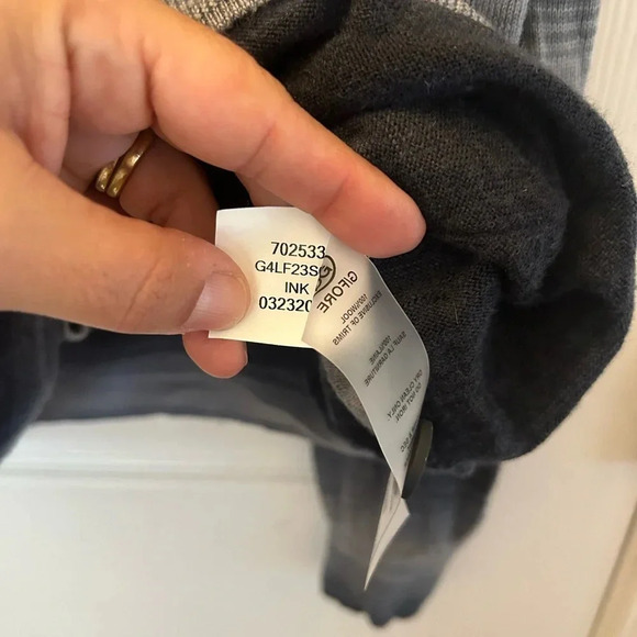 G/FORE
Womens Ombre Merino Wool Cardigan Ink - Picture 9 of 9